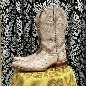 Woman’s cowgirl boots size 9 with life left to wear